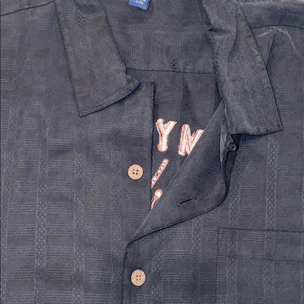 Tommy Bahama “King of the Green” Silk Shirt - Picture 6 of 9